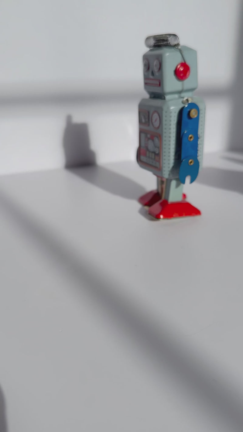 Windup Tin Robot